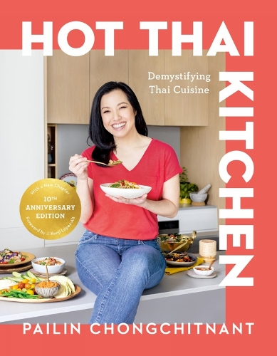 Паперова книга «Hot Thai Kitchen: The 10th Anniversary Edition: Demystifying Thai Cuisine: A Cookbook», автор Пайлін Чонгчітнант - фото №1
