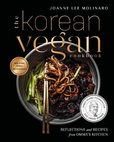 Бумажная книга «The Korean Vegan Cookbook: Reflections and Recipes from Omma's Kitchen», автор Джоанна Ли Молинаро - фото №1