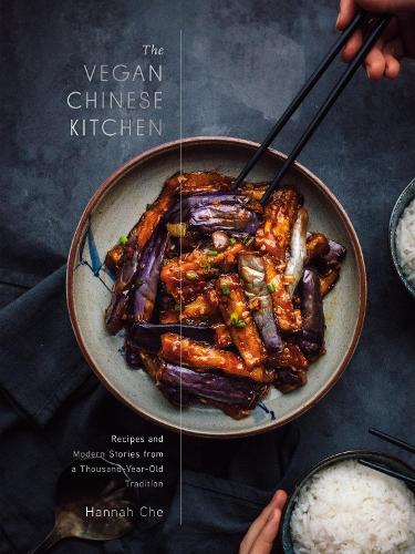 Бумажная книга «The Vegan Chinese Kitchen: Recipes and Modern Stories from a Thousand-Year-Old Tradition: A Cookbook », автор Ханна Че - фото №1