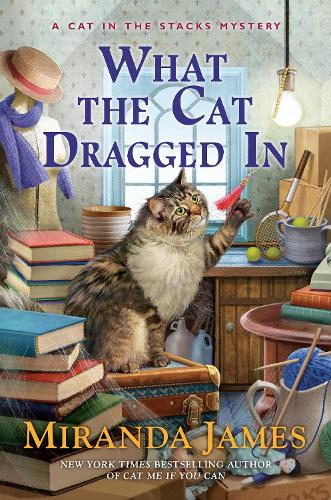 Бумажная книга «What The Cat Dragged In», автор Миранда Джеймс - фото №1
