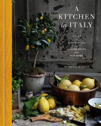Бумажная книга «A Kitchen in Italy: A Year of Family Meals and Celebrations from Our Home», автор Мими Ториссон - фото №1