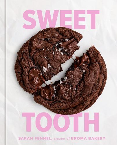 Бумажная книга «Sweet Tooth: 100 Desserts to Save Room For», автор Сара Феннел - фото №1
