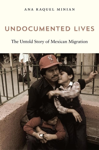 Бумажная книга «Undocumented Lives: The Untold Story of Mexican Migration», автор Ана Ракель Миньян - фото №1