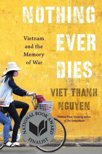 Бумажная книга «Nothing Ever Dies: Vietnam and the Memory of War», автор Вьет Тхань Нгуен - фото №1