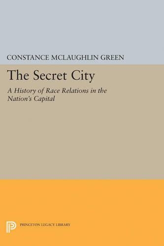 Паперова книга «Secret City: A History of Race Relations in the Nation's Capital», автор Констанс Маклафлін Грін - фото №1