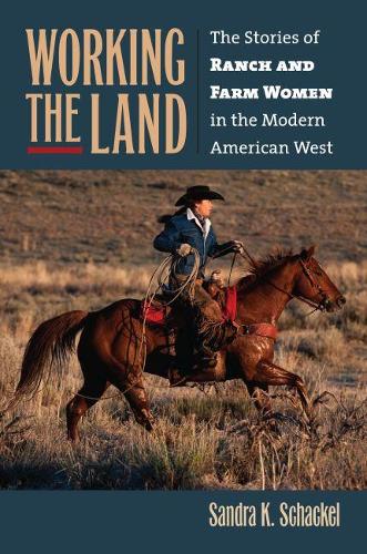 Бумажная книга «Working the Land: The Stories of Ranch and Farm Women in the Modern American West», автор Сандра К. Шакель - фото №1