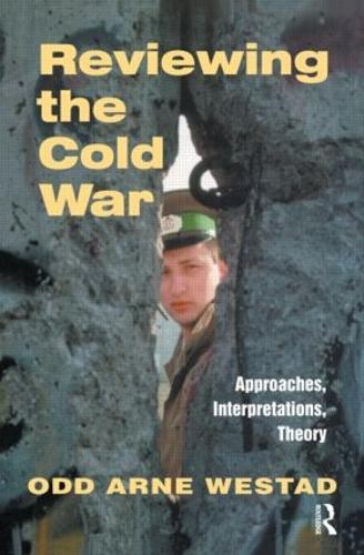 Паперова книга «Reviewing the Cold War: Approaches, Interpretations, Theory» - фото №1