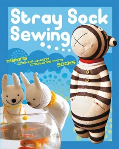 [object Object] «Stray Sock Sewing: Making One-of-a-Kind Creatures from Socks», авторов Аре Вэй, Дэн Та - фото №1