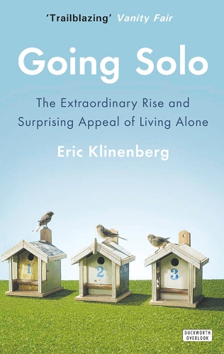 Бумажная книга «Going Solo: The Extraordinary Rise and Surprising Appeal of Living Alone», автор Эрик Клиненберг - фото №1