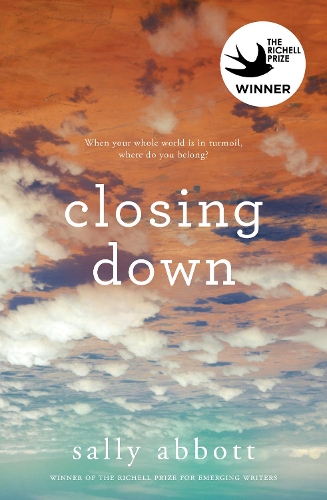 Паперова книга «Closing Down», автор Саллі Ебботт - фото №1