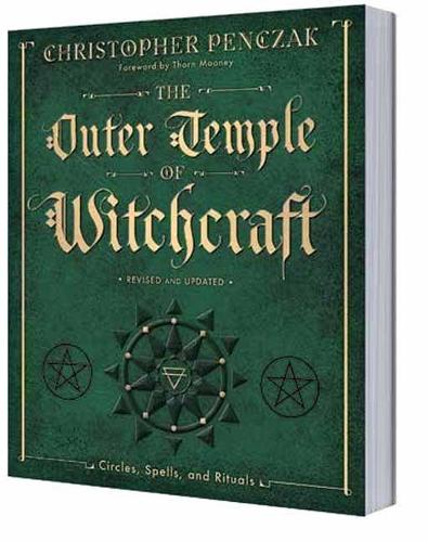 Паперова книга «The Outer Temple of Witchcraft: Circles, Spells, and Rituals», авторів Крістофер Пенчак, Торн Муні - фото №1