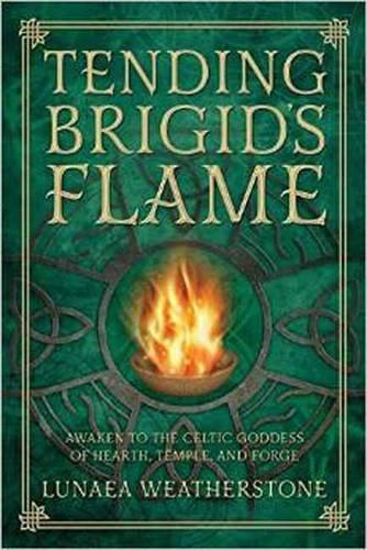 Бумажная книга «Tending Brigid's Flame: Awaken to the Celtic Goddess of the Hearth, Temple, and Forge», автор Луна Уэзерстоун - фото №1