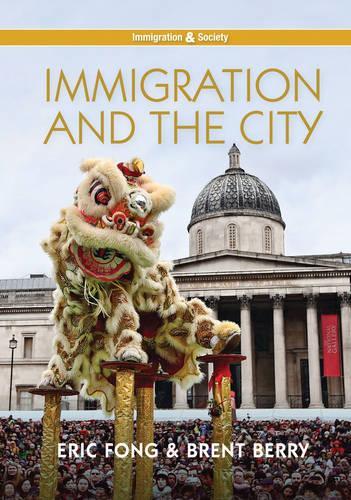 Бумажная книга «Immigration and the City», авторов Брент Берри, Эрик Фонг - фото №1