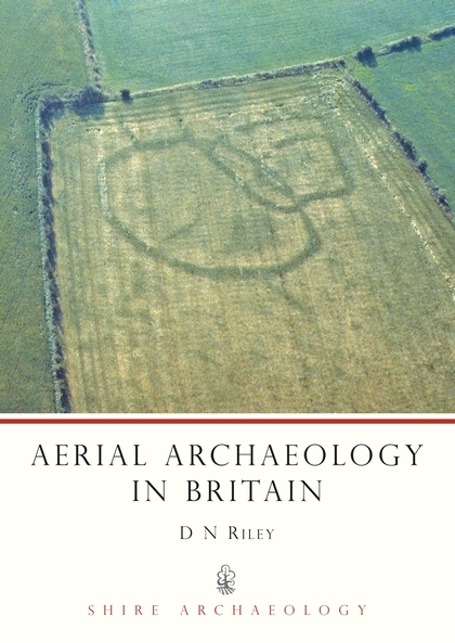 Паперова книга «Aerial Archaeology in Britain», автор Д. Н. Райлі - фото №1