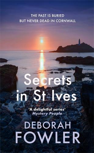 Бумажная книга «Secrets in St Ives: Cosy crime on the Cornish coast», автор Дебора Фаулер - фото №1