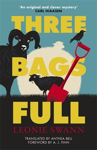 Бумажная книга «Three Bags Full: The ewe-nique international bestselling cosy crime novel», автор Леони Свонн - фото №1
