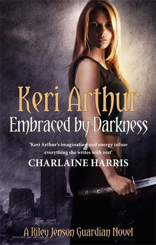 Бумажная книга «Embraced By Darkness: Number 5 in series», автор Кери Артур - фото №1