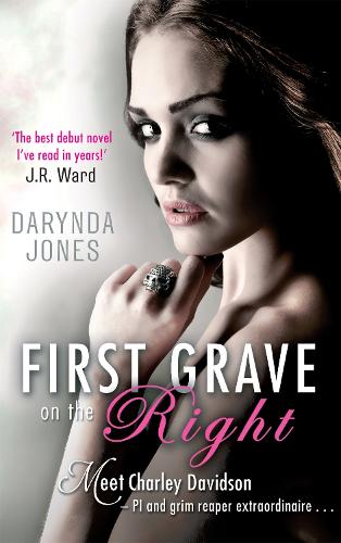 Паперова книга «First Grave On The Right: Number 1 in series», автор Даринда Джонс - фото №1