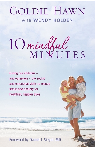 Бумажная книга «10 Mindful Minutes: Giving our children - and ourselves - the skills to reduce stress and anxiety for healthier, happier lives», авторов Голди Хоун, Венди Холден - фото №1