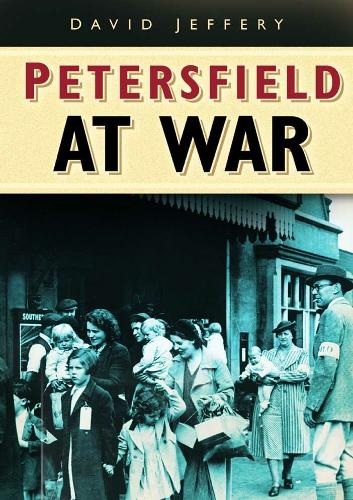 Бумажная книга «Petersfield At War», автор Дэвид Джеффри - фото №1
