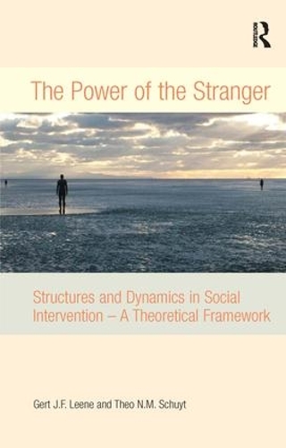 Бумажная книга «The Power of the Stranger: Structures and Dynamics in Social Intervention - A Theoretical Framework», авторов Герт Дж. Ф. Лине, Тео Н.М. Шуйт - фото №1
