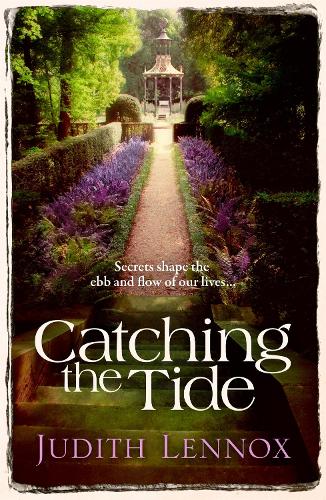 Бумажная книга «Catching the Tide: A stunning epic novel of secrets, betrayal and passion», автор Джудит Леннокс - фото №1