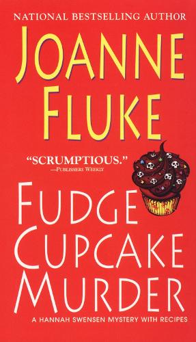 Паперова книга «Fudge Cupcake Murder», автор Джоанна Флюк - фото №1
