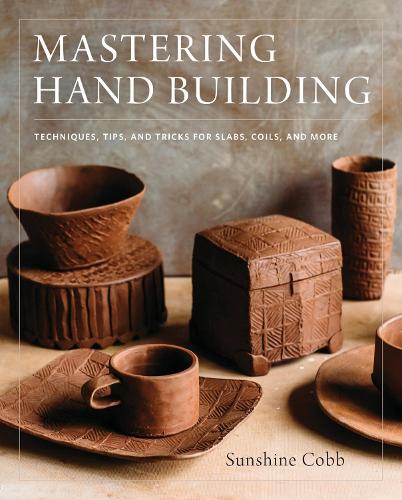 Паперова книга «Mastering Hand Building: Techniques, Tips, and Tricks for Slabs, Coils, and More», автор Саншайн Кобб - фото №1