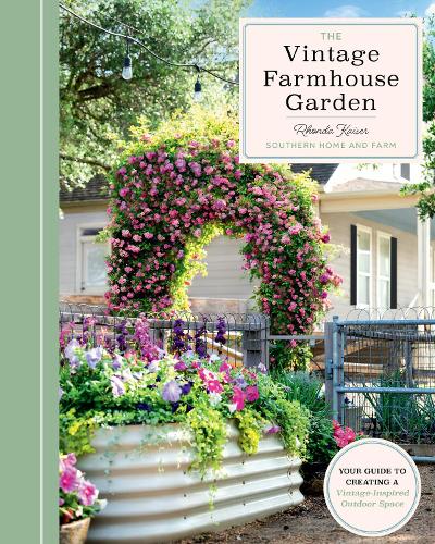 Паперова книга «The Vintage Farmhouse Garden: Your Guide to Creating a Vintage-Inspired Outdoor Space», автор Ронда Кайзер - фото №1