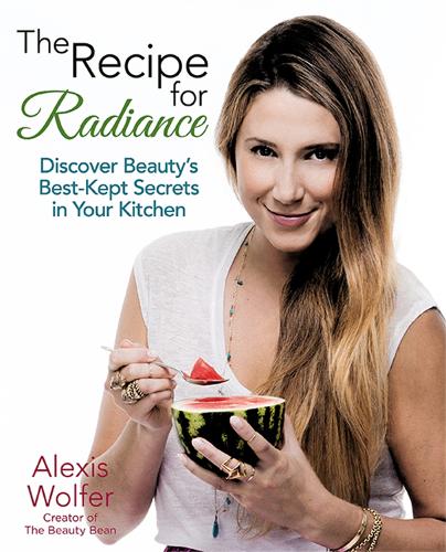 Бумажная книга «The Recipe for Radiance: Discover Beauty's Best-Kept Secrets in Your Kitchen», автор Алексис Вулфер - фото №1