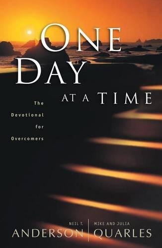 [object Object] «One Day at a Time – The Devotional for Overcomers», авторов Джулия Кворлс, Майк Кворлс, Нил Т. Андерсон - фото №1