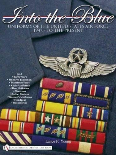 Бумажная книга «Into the Blue: Uniforms of the United States Air Force 1947 - to the Present • Vol.1», автор Лэнс П. Янг - фото №1