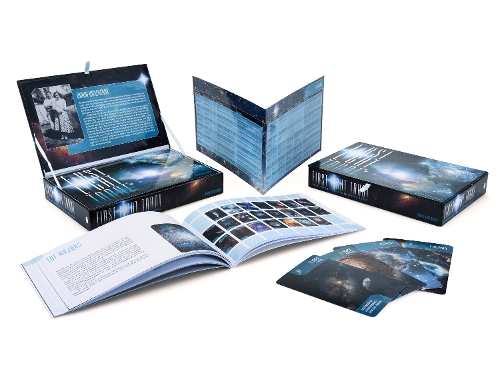 Бумажная книга «First Light Tarot: 22 Majors, 22 Insights, 22 Spread Cards», автор Дайна Роузберри - фото №1