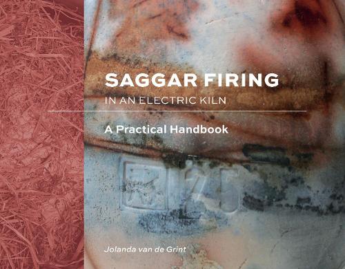 Бумажная книга «Saggar Firing in an Electric Kiln: A Practical Handbook», автор Йоланда ван де Гринт - фото №1