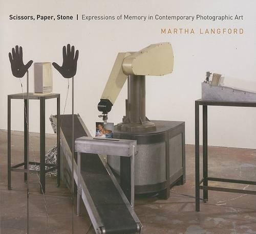 Бумажная книга «Scissors, Paper, Stone: Expressions of Memory in Contemporary Photographic Art», автор Марта Лэнгфорд - фото №1