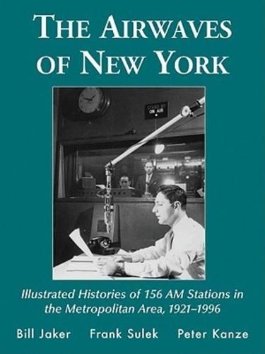 Бумажная книга «The Airwaves of New York: Illustrated Histories of 156 AM Stations in the Metropolitan Area, 1921-1996», авторов Билл Джейкер, Фрэнк Сулек, Питер Канзе - фото №1