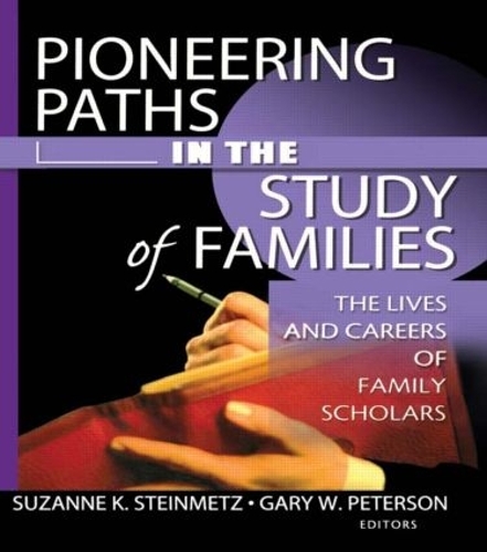 Бумажная книга «Pioneering Paths in the Study of Families: The Lives and Careers of Family Scholars», авторов Гэри У. Петерсон, Сюзанна Штайнметц - фото №1