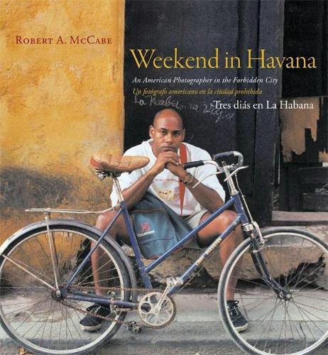 Бумажная книга «Weekend in Havana: An American Photographer in the Forbidden City», автор Роберт А. Маккейб - фото №1