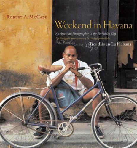 Бумажная книга «Weekend in Havana: An American Photographer in the Forbidden City», автор Роберт А. Маккейб - фото №1