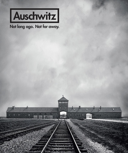 Бумажная книга «Auschwitz: Not Long Ago. Not Far Away.», автор Роберт Ян ван Пелт - фото №1