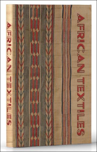 Бумажная книга «African Textiles», авторов Дункан Кларк, Сара Фи, Ванесса Дрейк Морага - фото №1