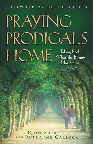 Бумажная книга «Praying Prodigals Home», авторов Квин Шеррер, Рутанн Гарлок - фото №1