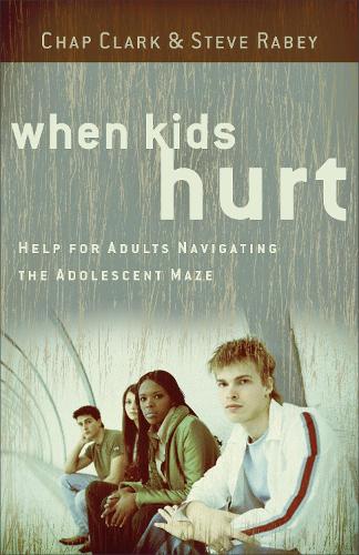 Паперова книга «When Kids Hurt – Help for Adults Navigating the Adolescent Maze», авторів Чап Кларк, Стів Рейбі - фото №1
