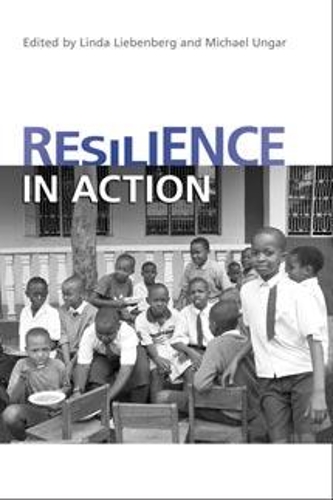 Бумажная книга «Resilience in Action», авторов Линда Либенберг, Майкл Унгар - фото №1