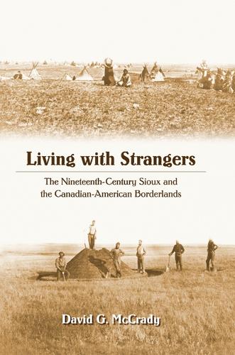 Бумажная книга «Living with Strangers: The Nineteenth-Century Sioux and the Canadian-American Borderlands», автор Девид Г. МакКрейди - фото №1