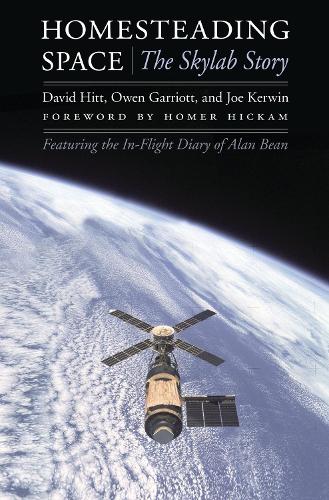Бумажная книга «Homesteading Space: The Skylab Story», авторов Алан Л. Бин, Дэвид Хитт, Джо Кервин, Оуэн Гэрриотт - фото №1