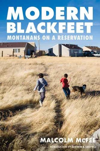 Паперова книга «Modern Blackfeet: Montanans on a Reservation», автор Малкольм Макфі - фото №1