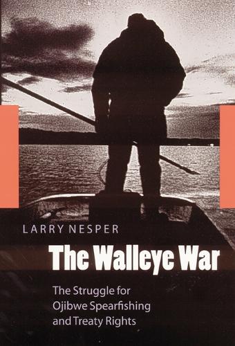 Бумажная книга «The Walleye War: The Struggle for Ojibwe Spearfishing and Treaty Rights», автор Ларри Неспер - фото №1