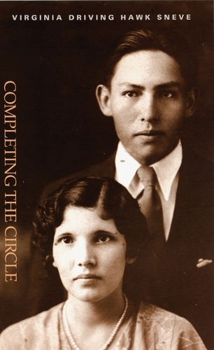 Паперова книга «Completing the Circle», автор Вірджинія Драйвінг Хоук Снів - фото №1