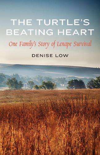 Бумажная книга «The Turtle's Beating Heart: One Family's Story of Lenape Survival», автор Дениз Лоу - фото №1